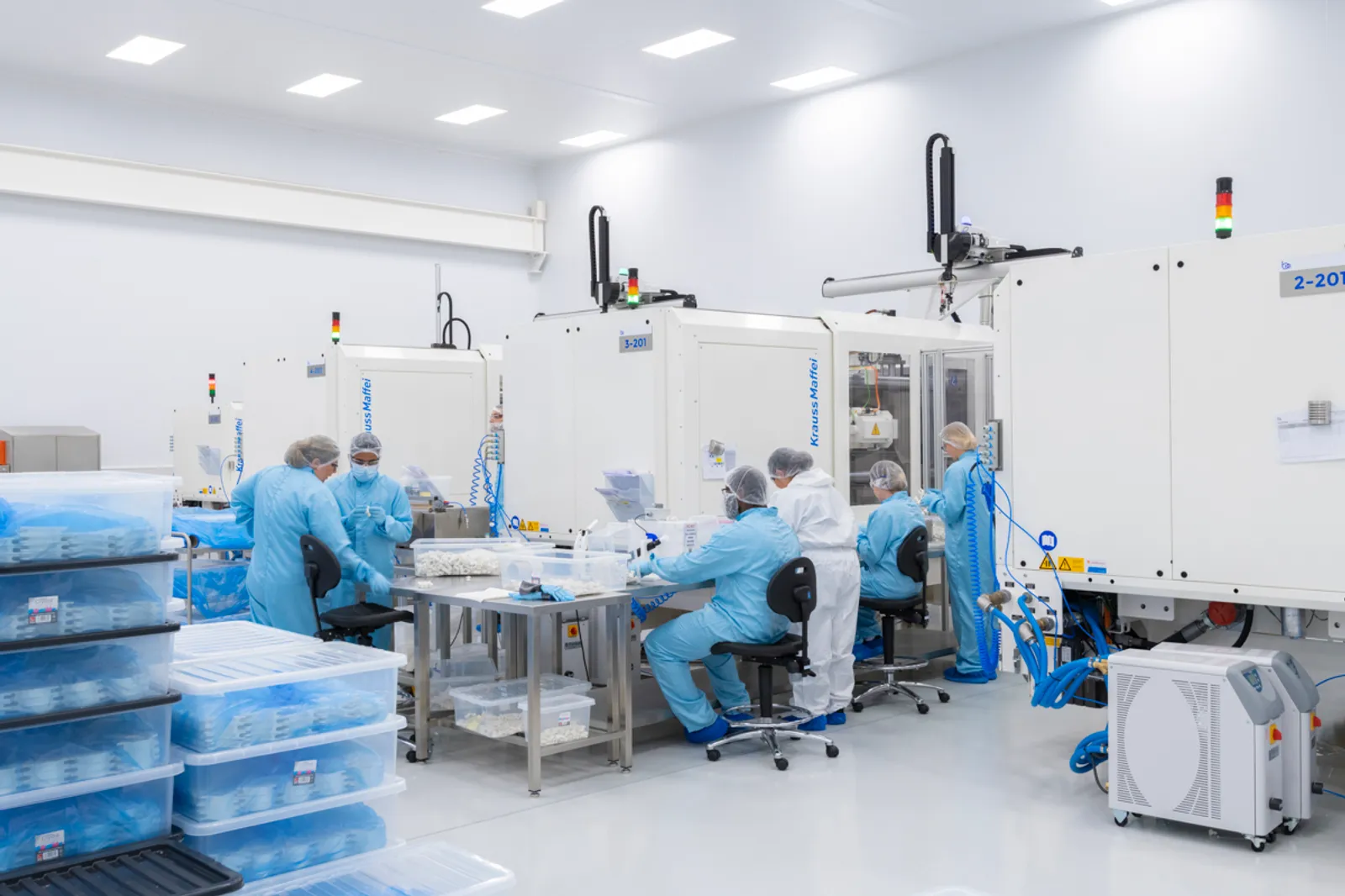 Hyungsun Lee in clean room laboratory